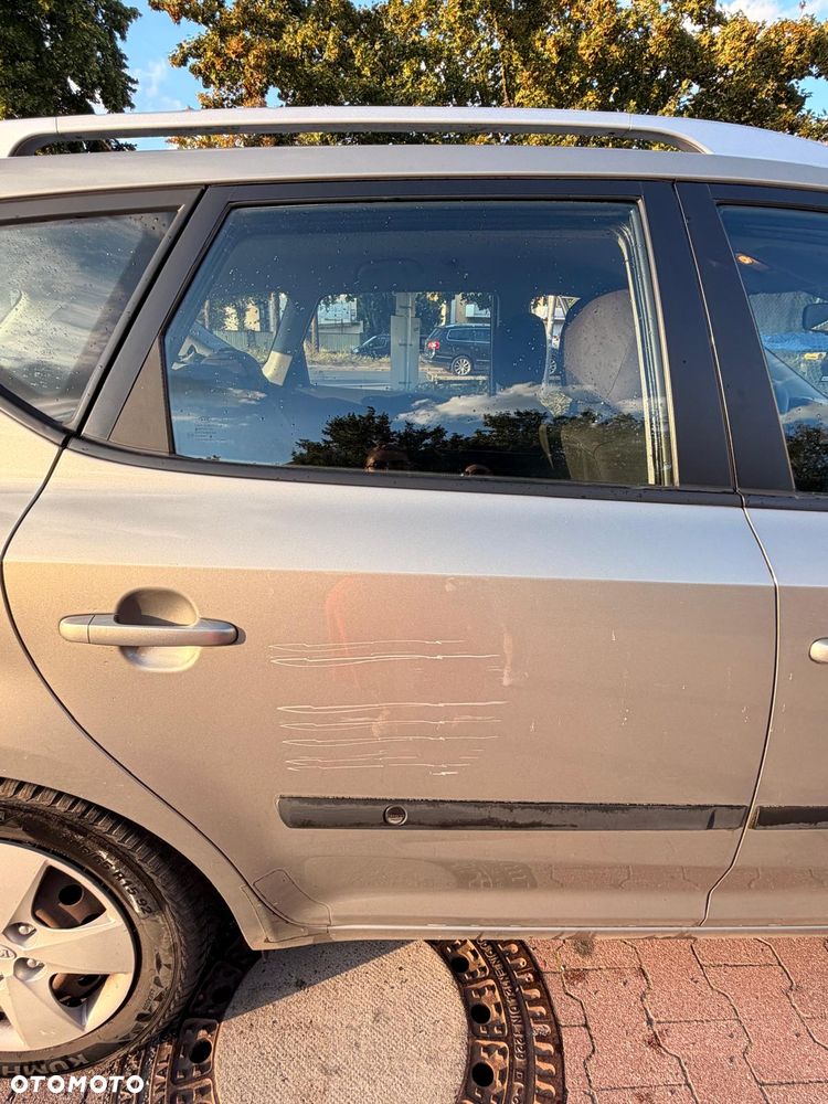 Kia Ceed - 10