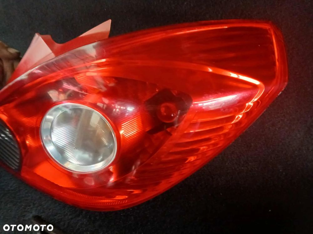 Opel Corsa D Lampa tylna prawa-uszkodzona - 3