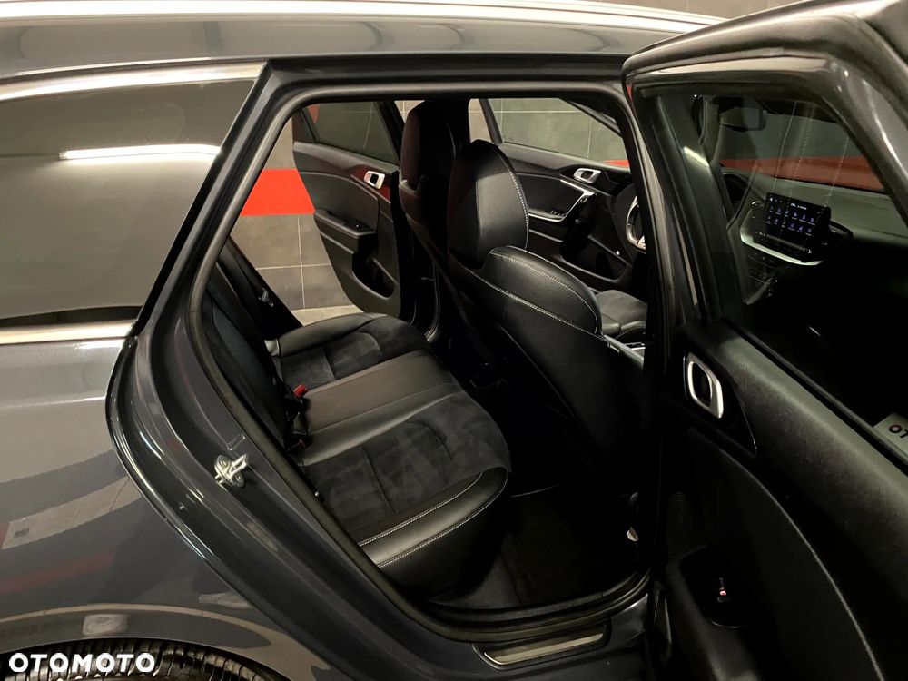 Kia Ceed 1.5 T-GDI GT-Line DCT - 31