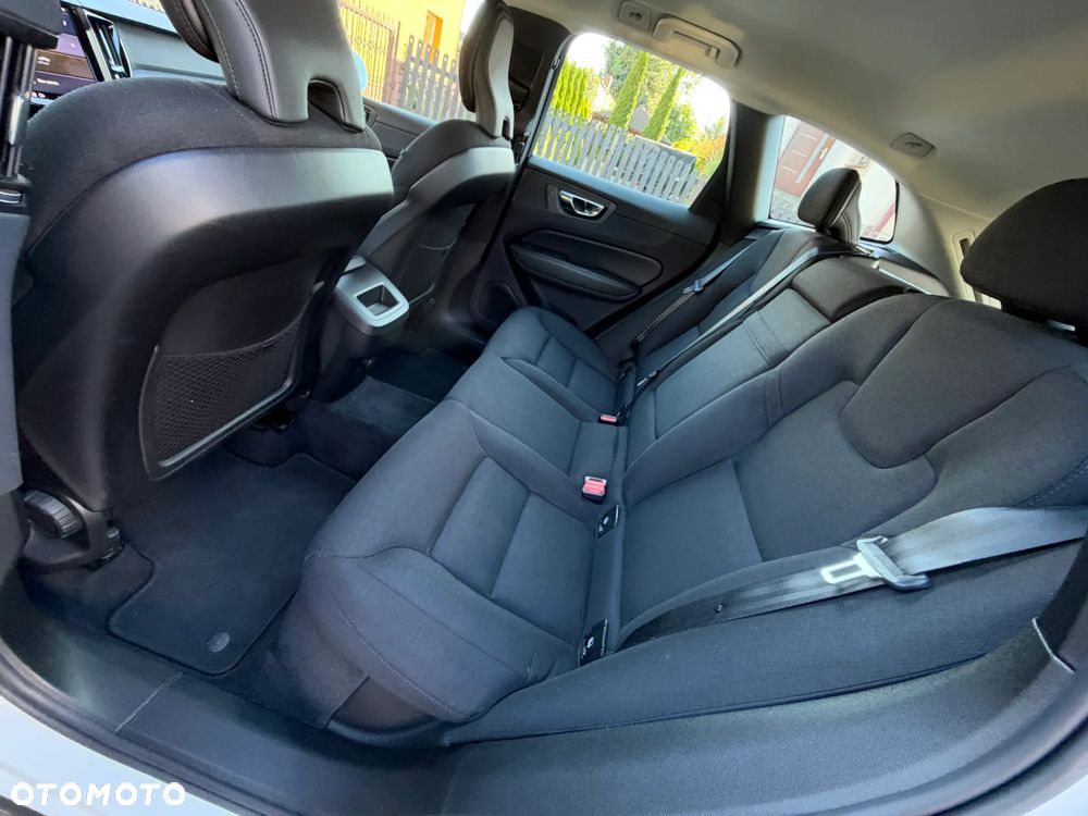 Volvo XC 60 B4 B Momentum Pro - 33