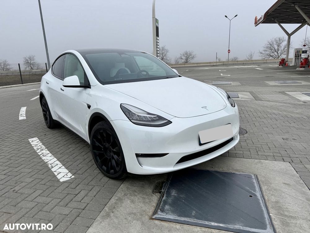 Tesla Model Y - 1