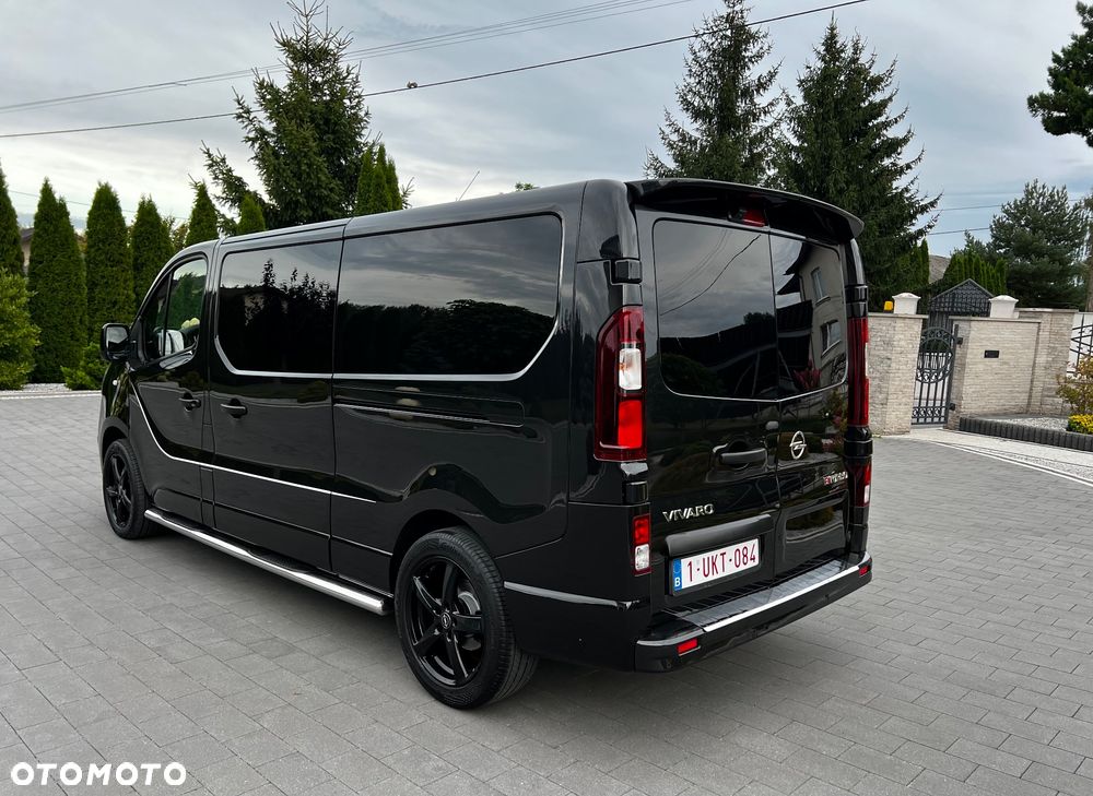 Opel VIVARO BLACK & WHITE 5 osób - 17