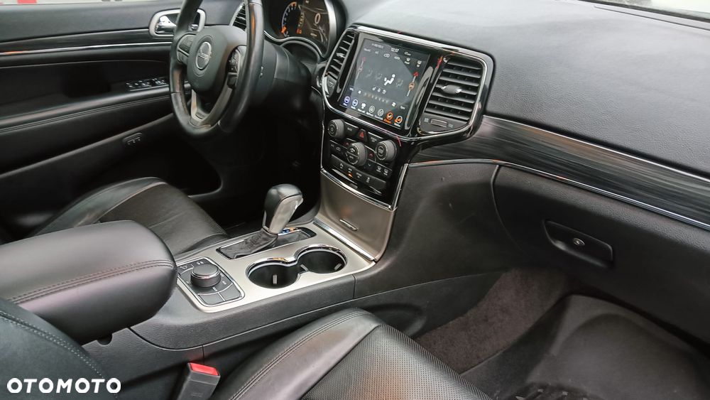 Jeep Grand Cherokee - 16