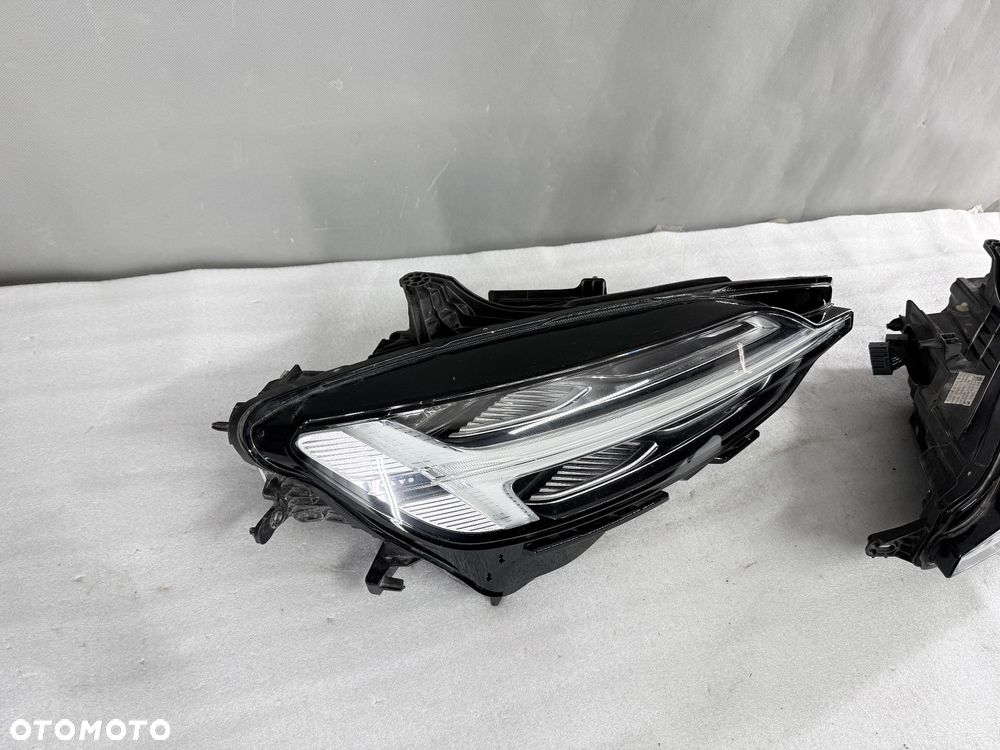 Reflektor lampa prawa lewa  Volvo V60 S60 II FULL LED  32312179 32404679 - 3
