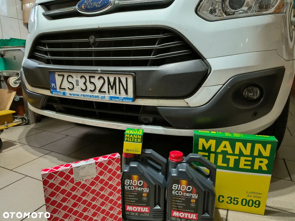 Ford Tourneo Custom 300 L2H1 VA Titanium - 24