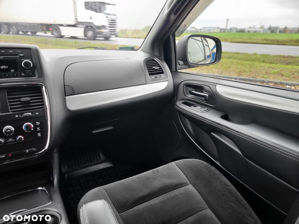 Dodge Grand Caravan - 11
