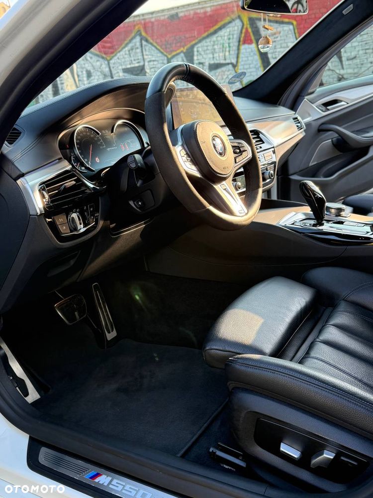 BMW Seria 5 M550d xDrive - 27