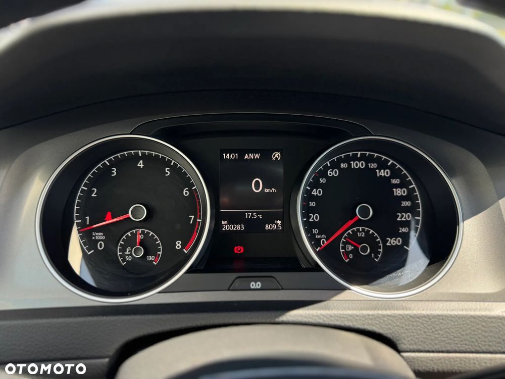 Volkswagen Golf - 22