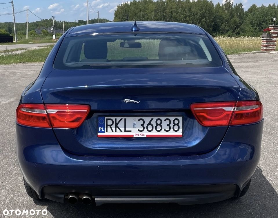 Jaguar XE 20d Prestige - 3