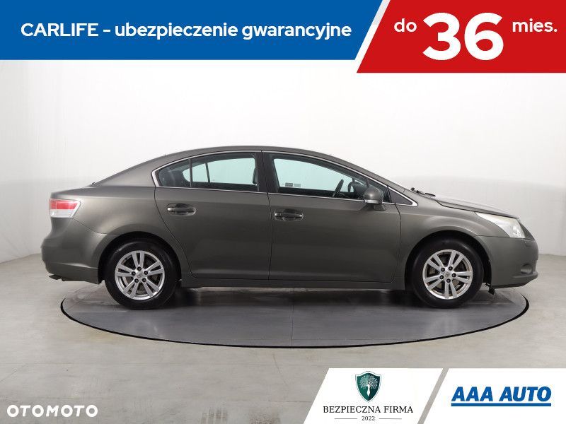 Toyota Avensis - 8