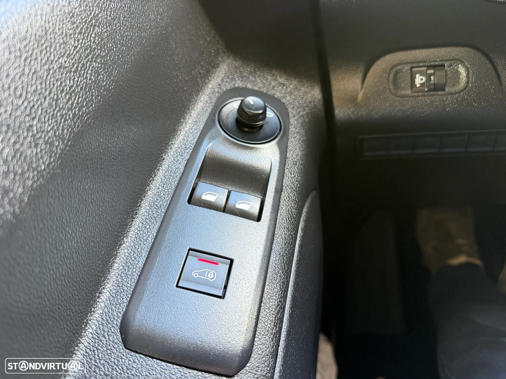 Peugeot Partner 1.5 BlueHdi Premium GPS ECRÃ102 cv 3 Lug 6 vel - 8