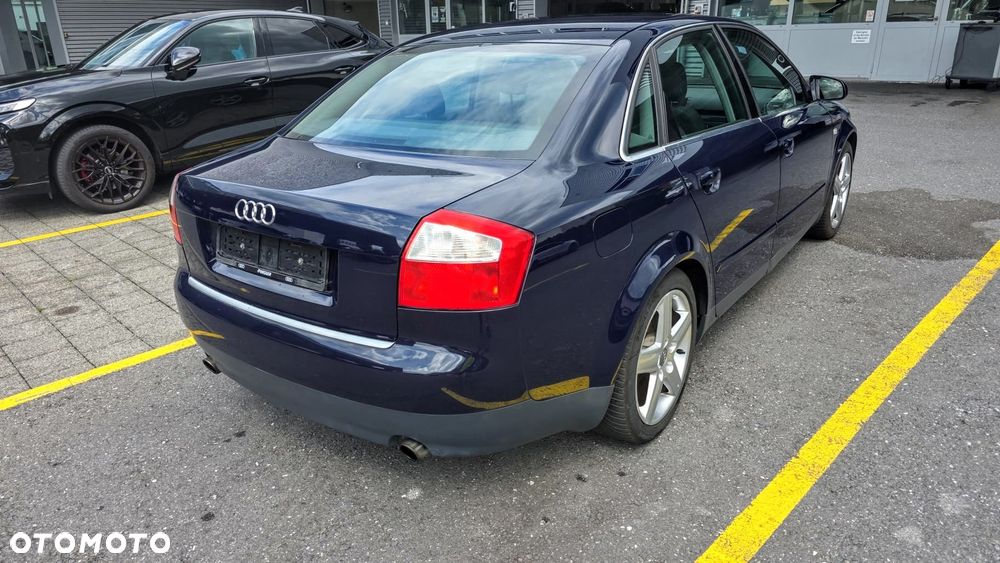 Audi A4 Limousine - 4