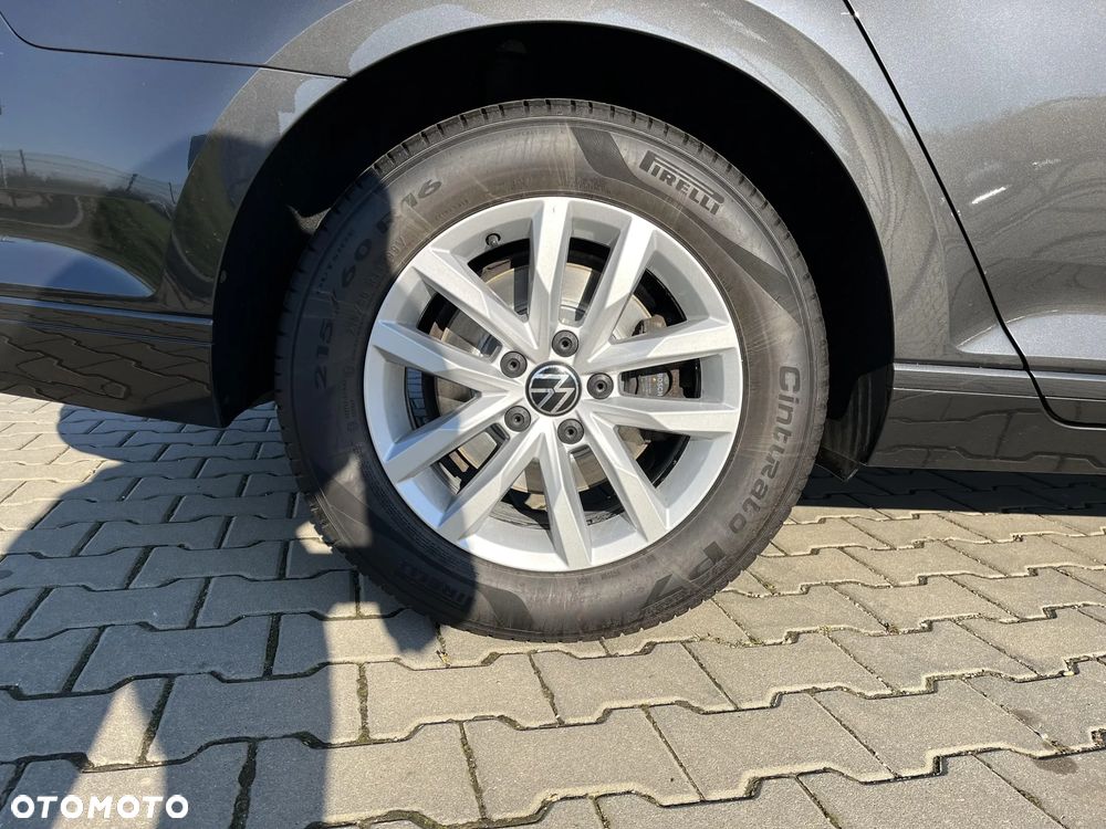 Volkswagen Passat - 17