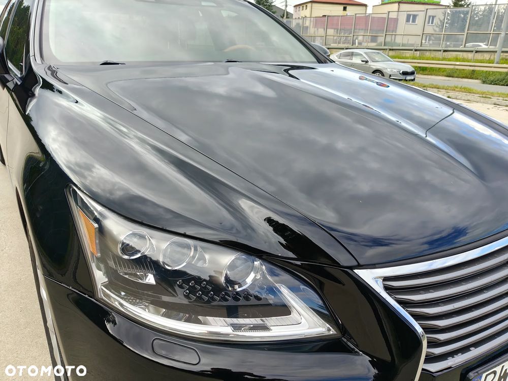 Lexus LS 600h L - 38