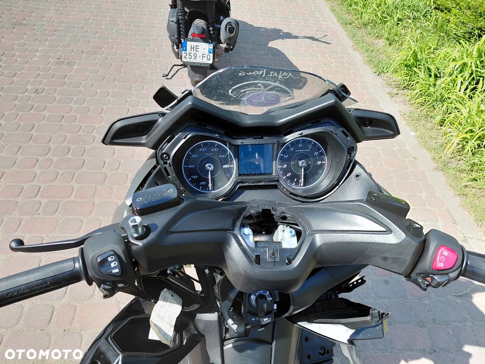 Yamaha X-max - 12