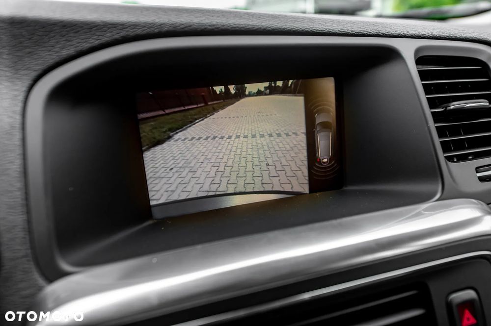 Volvo V60 D5 Geartronic Momentum - 28