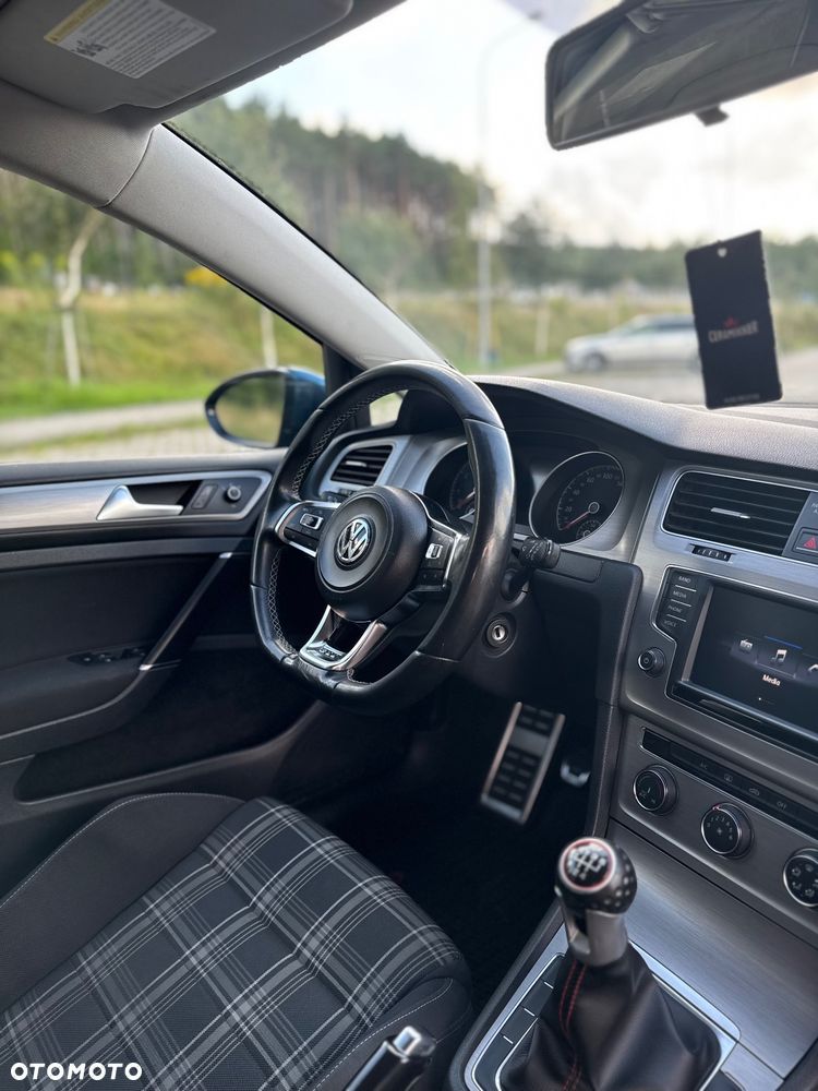 Volkswagen Golf - 17