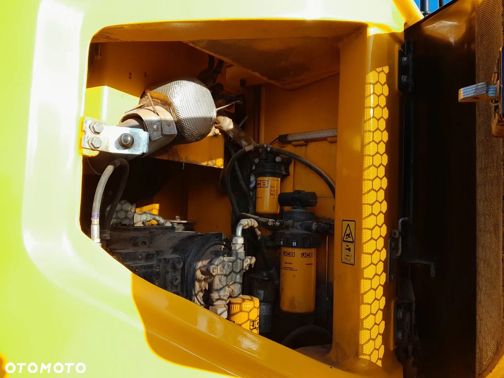 JCB 245XR - 21