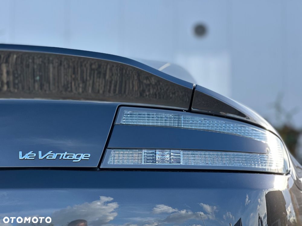 Aston Martin V12 Vantage Standard - 26