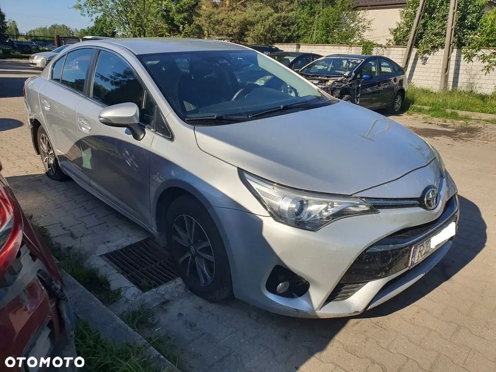 Toyota Avensis 1.8 Premium - 3
