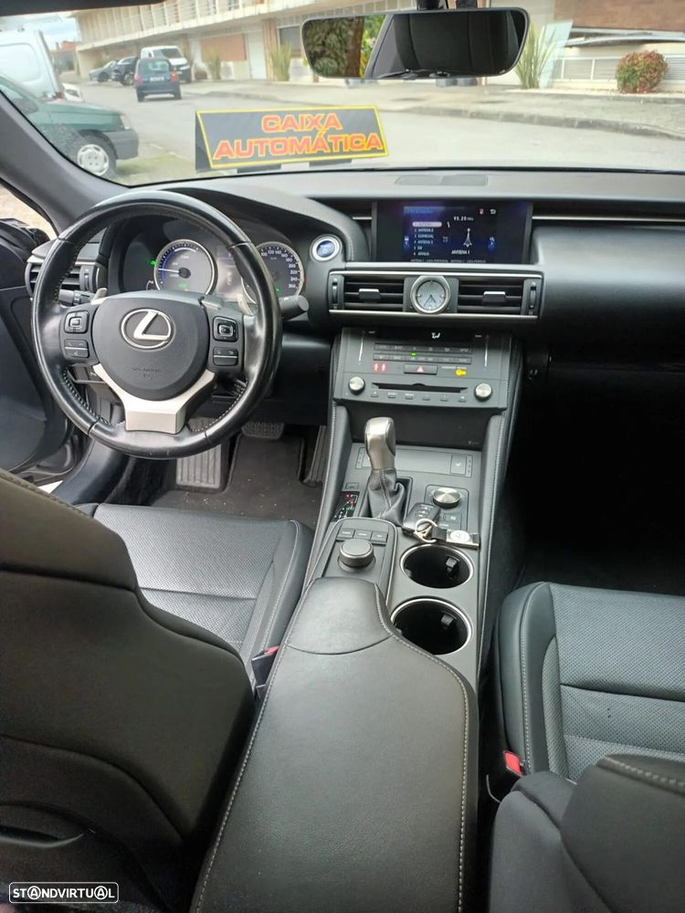 Lexus RC 300h F Sport - 27