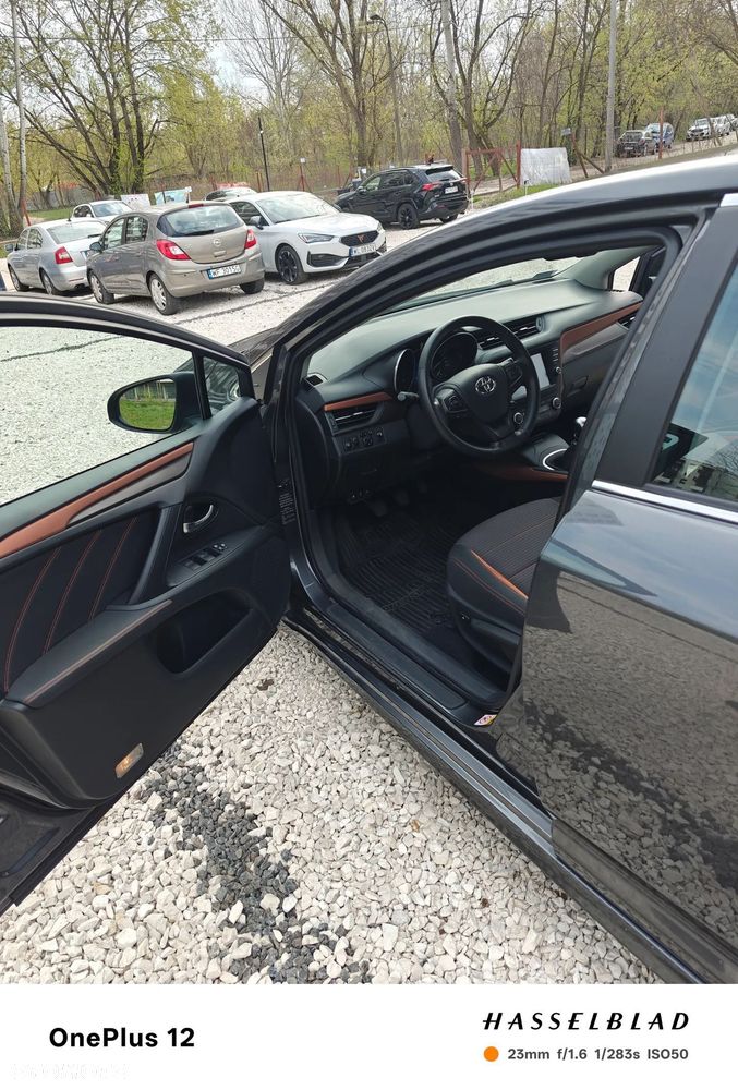 Toyota Avensis 1.8 Premium - 10