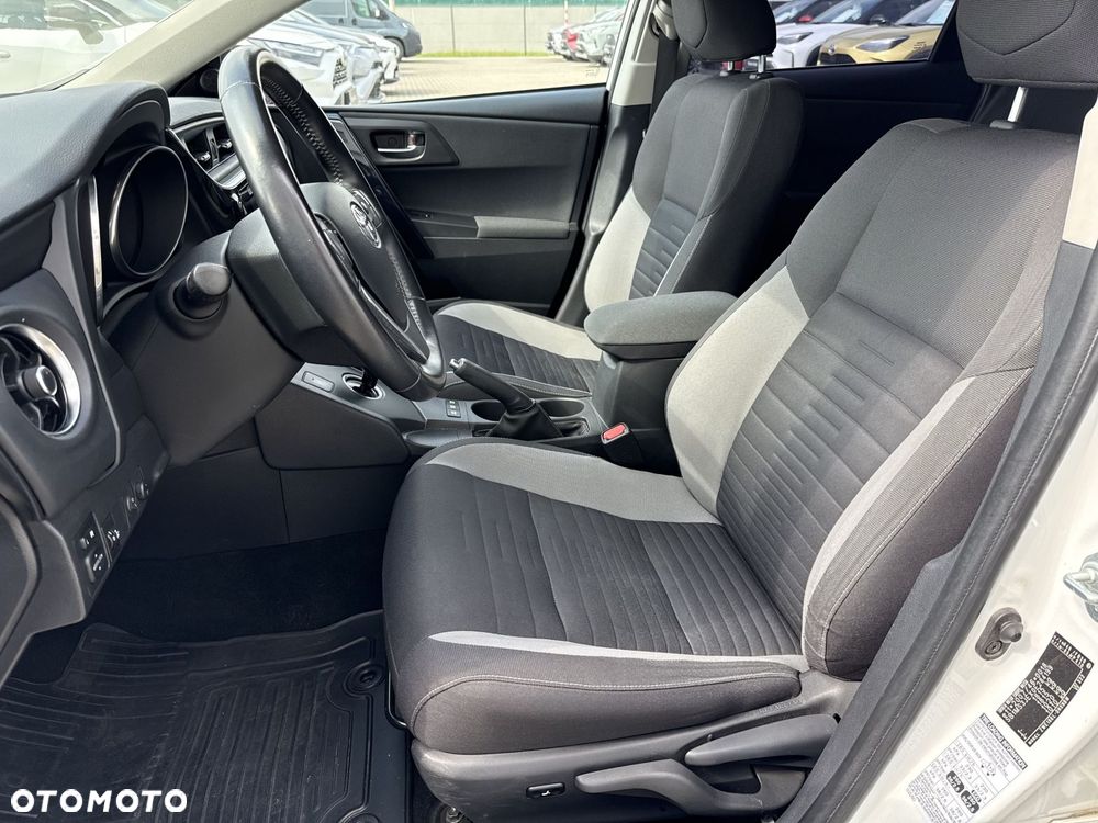 Toyota Auris - 13