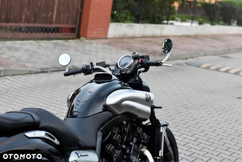 Yamaha V-MAX - 17
