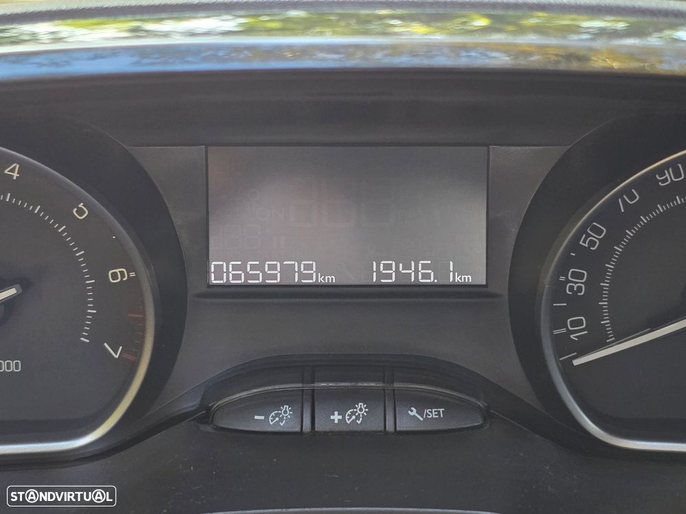 Peugeot 208 1.2 PureTech Active - 12