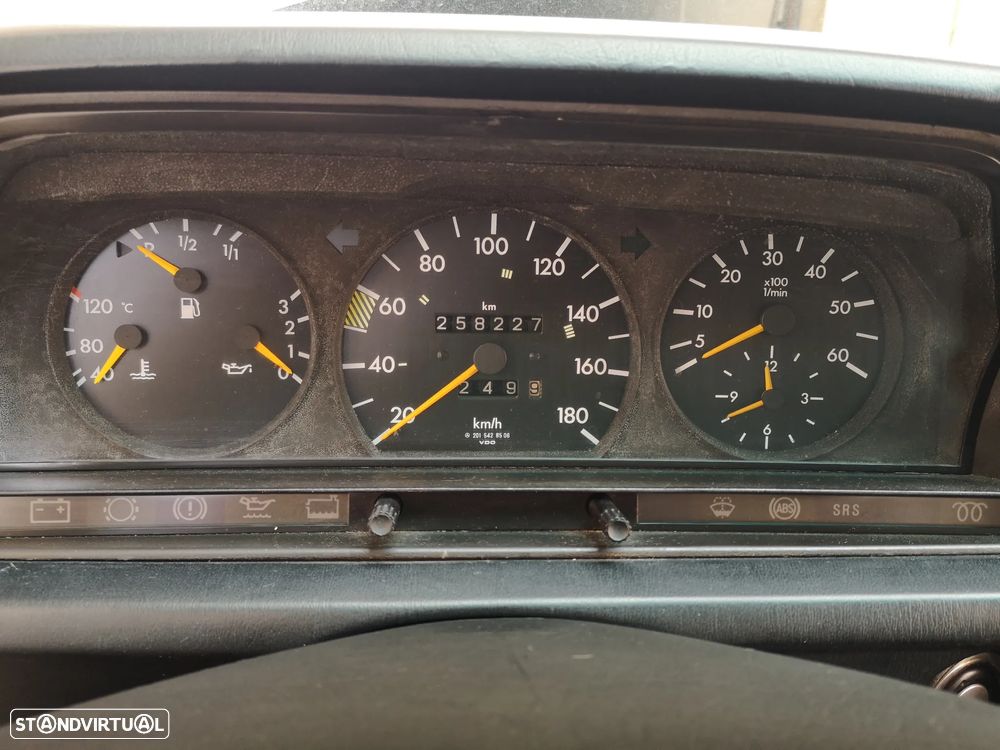 Mercedes-Benz W201 (1982-1993) 190 D 2.0 - 8