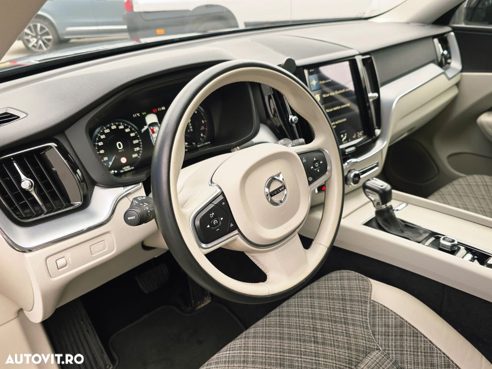 Volvo XC 60 D4 AWD Momentum - 11