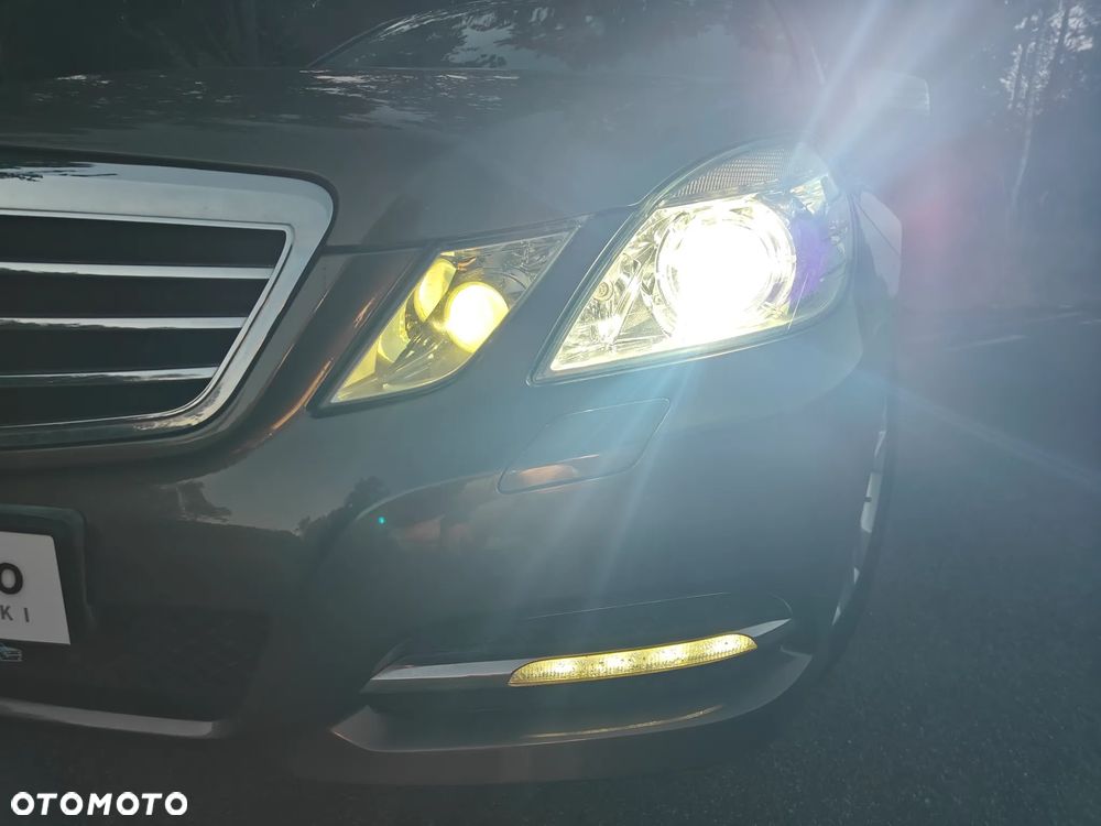 Mercedes-Benz Klasa E 250 CGI BlueEFFICIENCY Automatik - 32