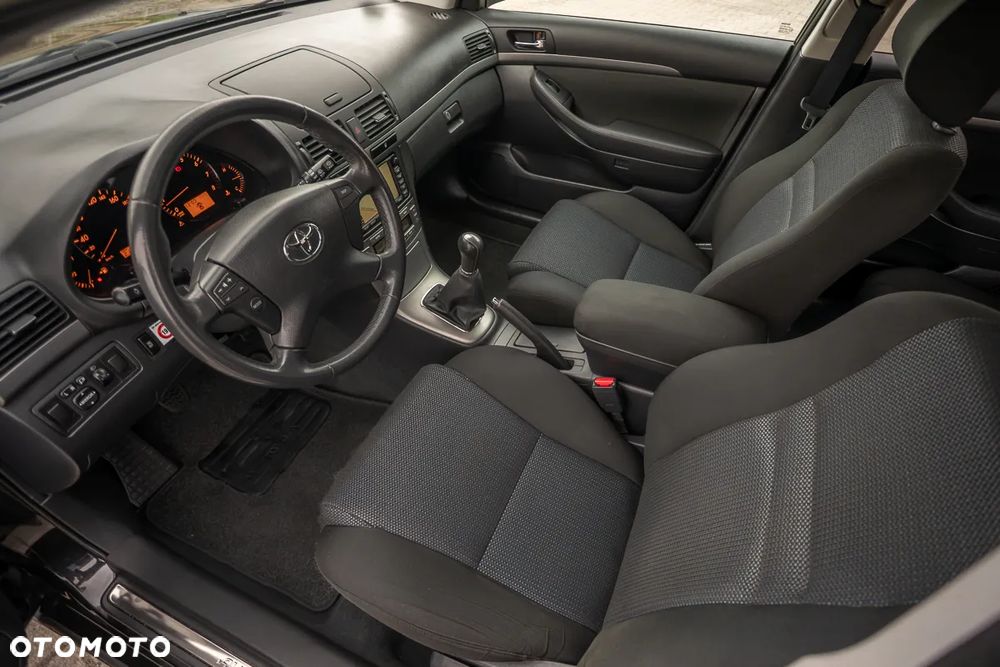 Toyota Avensis 1.8 VVT-i Combi - 5