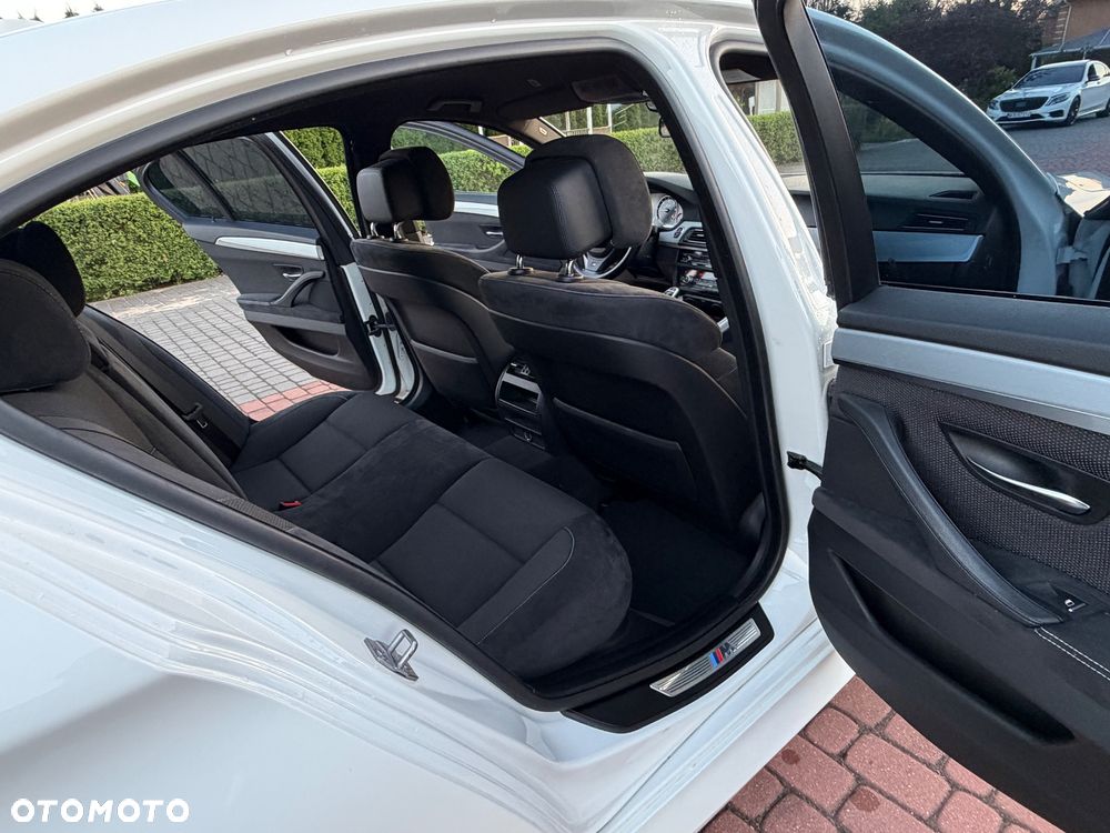 BMW Seria 5 525d xDrive - 24