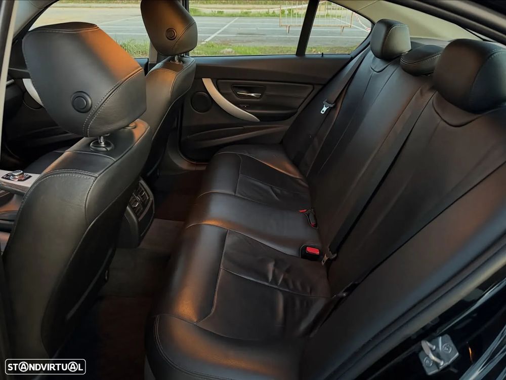 BMW 320 d Pack M - 10