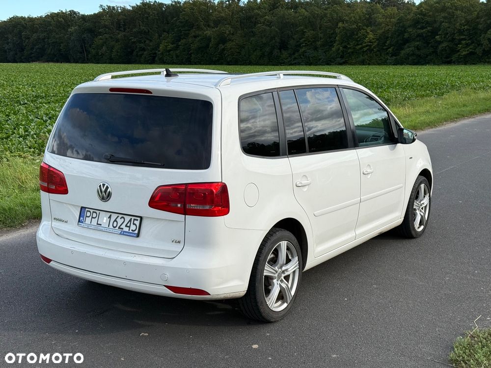 Volkswagen Touran - 10