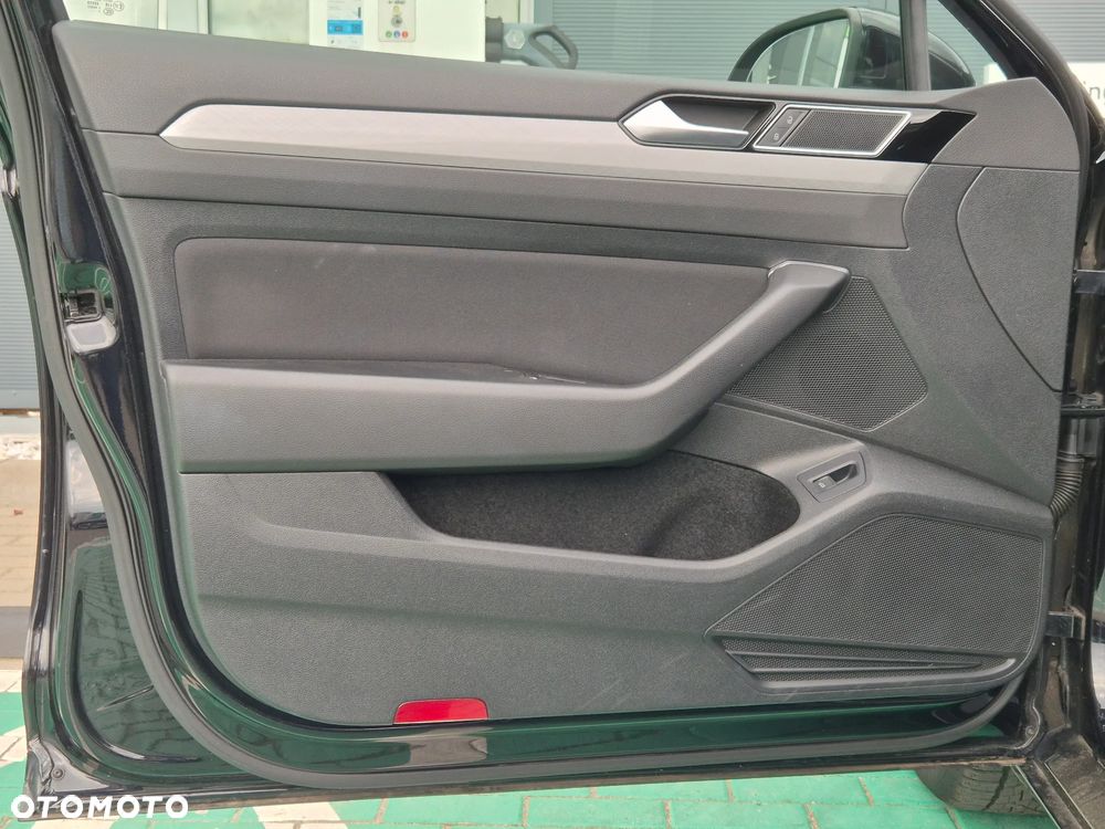 Volkswagen Passat 2.0 TSI Business DSG - 16
