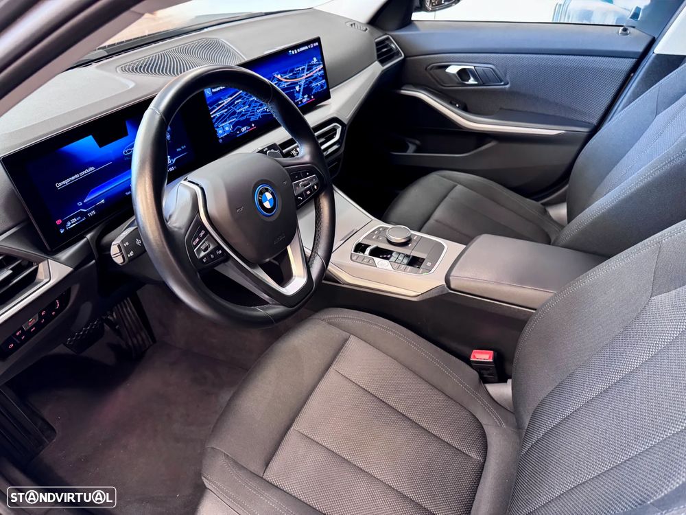 BMW 320 e Touring Corporate Edition Auto - 11