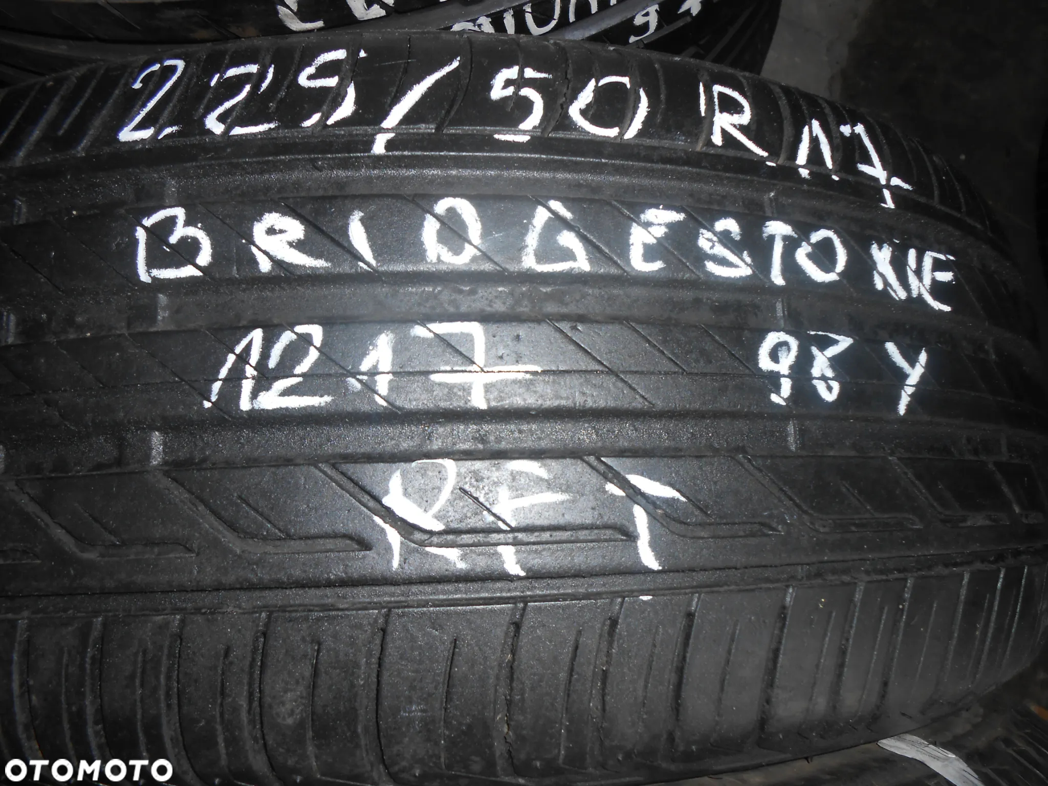 OPONY 225/50R17 BRIDGESTONE DRIVEGUARD RFT DOT 1217 7.1MM - 2