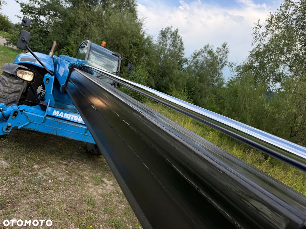 Manitou MT1440. Ładowarka Teleskopowa 14 metrów wysuw! UDŹWIG 4 TONY! Przebieg 2900 mtg. Maszyna jak Nowa z SALONU. 2017 rok. z Norwegii z Gospodarstwa rolnego! Silnik PERKINS Turbo 110 km. Aktualne Serwisy w Dekra. Nowy Model sterowane wszystko z 1 dżojstika. Ani deka luzów czy wycieku. OKAZJA! Jazda REWERS + 4 biegi. Skręt 3 tryby. Wyjście Hydrauliczne na maszcie, Poziomowanie ośi stabilizatory! Wyjścia Hydrauliczne na maszt! Okazja Ani deka luzów i wycieków. Wersja Norweska. Wielka Okazja - 23