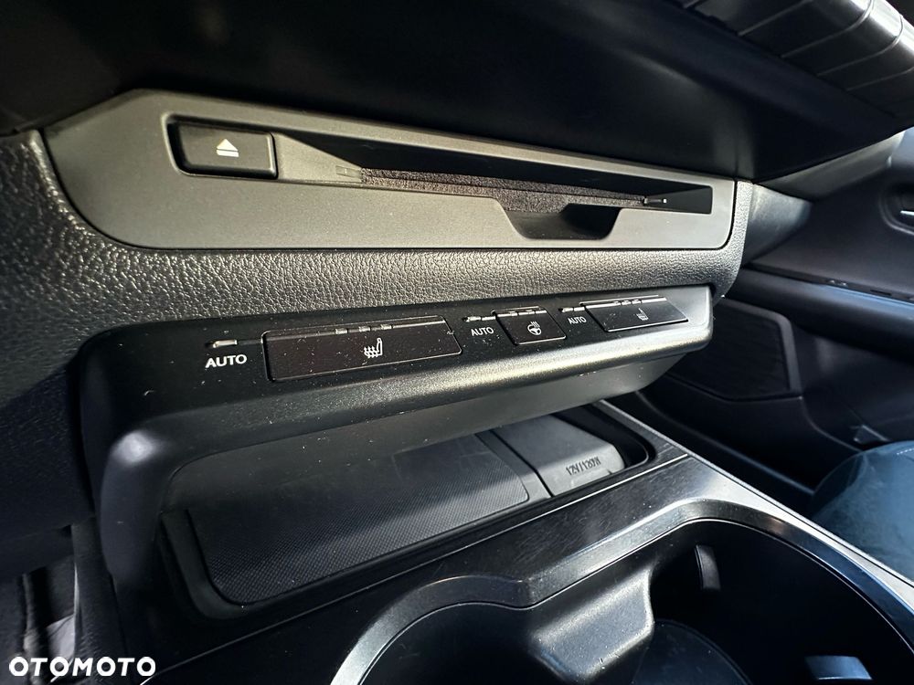 Lexus UX 200 F SPORT - 12