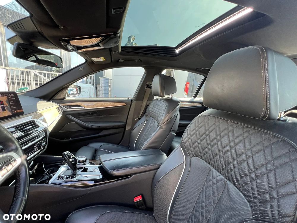 BMW Seria 5 M550i xDrive - 8