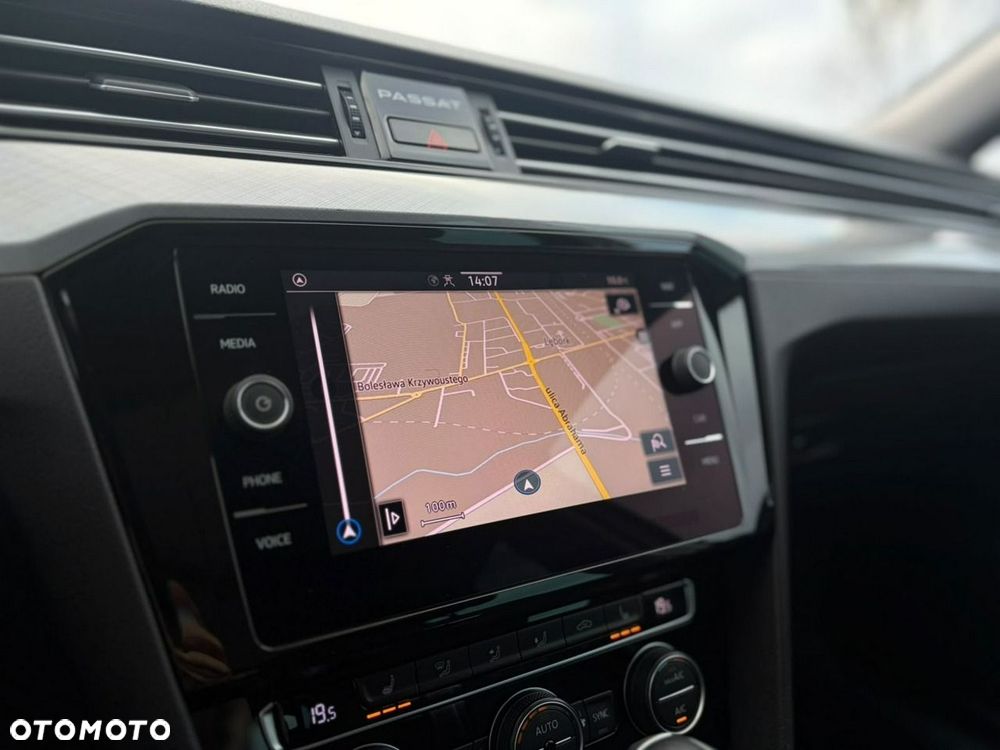 Volkswagen Passat - 13