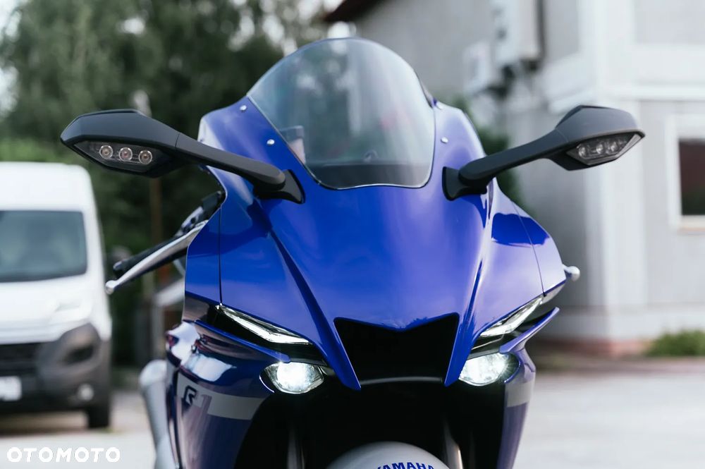 Yamaha R1 - 10