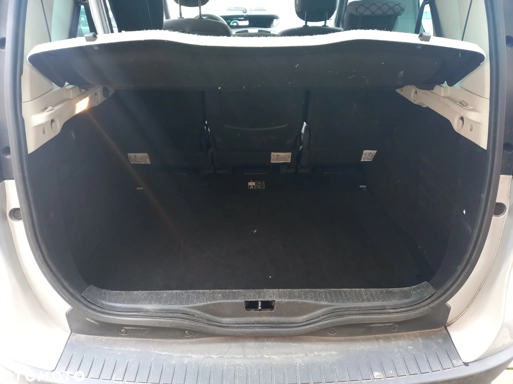 Renault Scenic 1.6 dCi Energy Privilege S&S - 10
