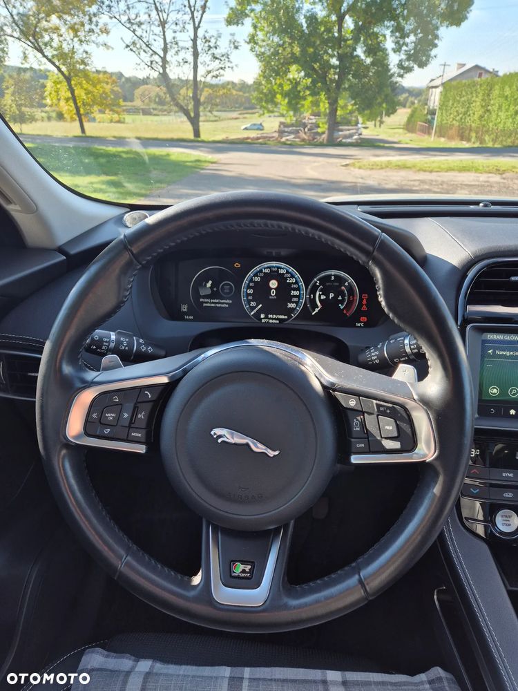 Jaguar F-Pace 2.0 i4D AWD R-Sport - 12