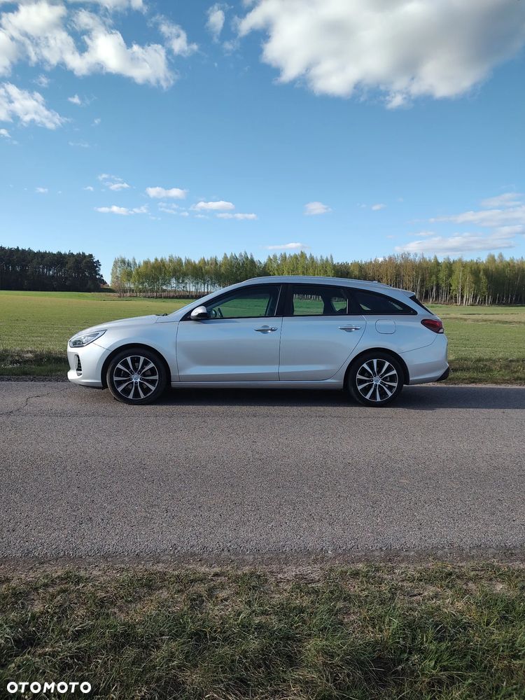 Hyundai i30 1.6 CRDi Premium DCT - 4