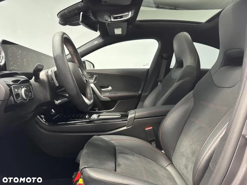 Mercedes-Benz CLA 220 4-Matic AMG Line 7G-DCT - 13