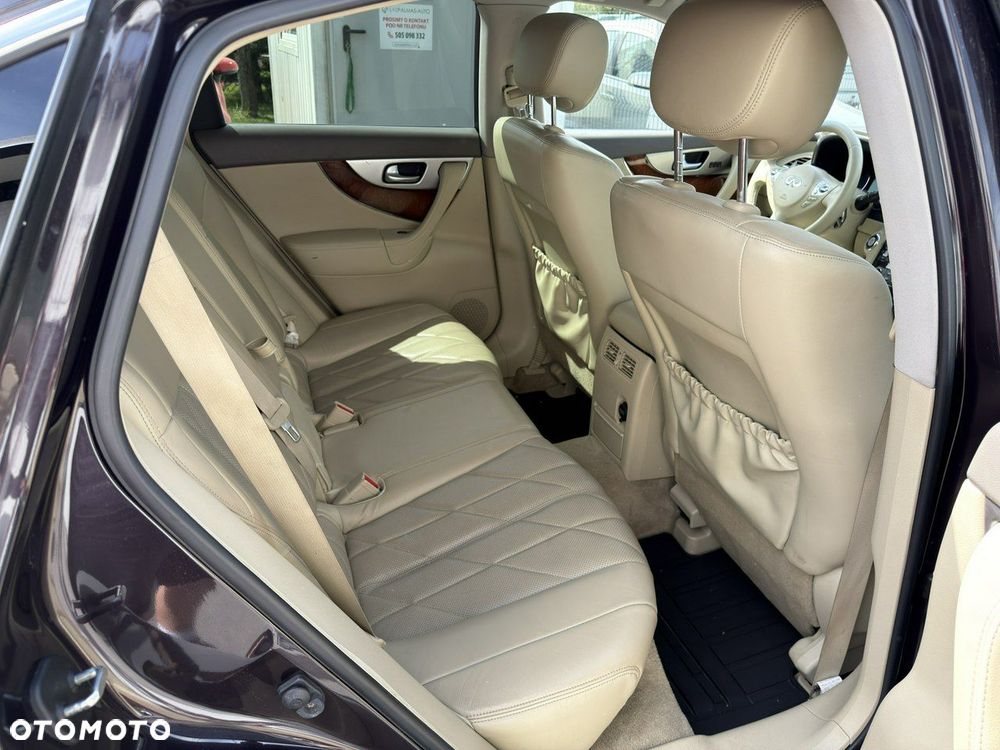 Infiniti QX70 - 10