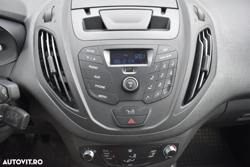 Ford Transit Courier - 17